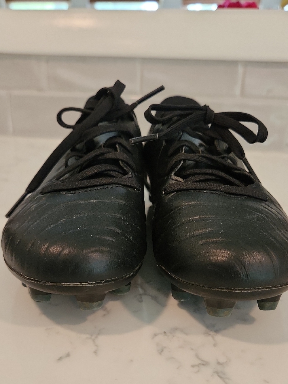 Kid's NIKE Black Soccer Cleats - Classic Lace-Up Sz 3.5Y